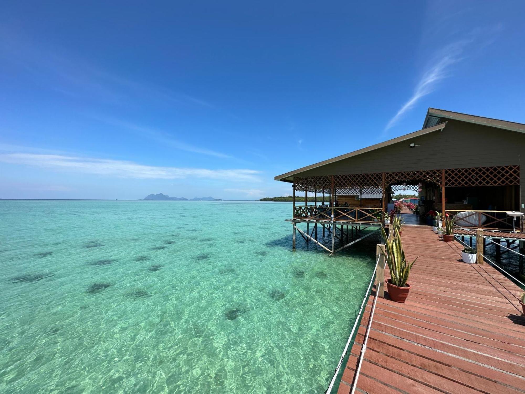 La Water House Semporna Bed & Breakfast Bagian luar foto