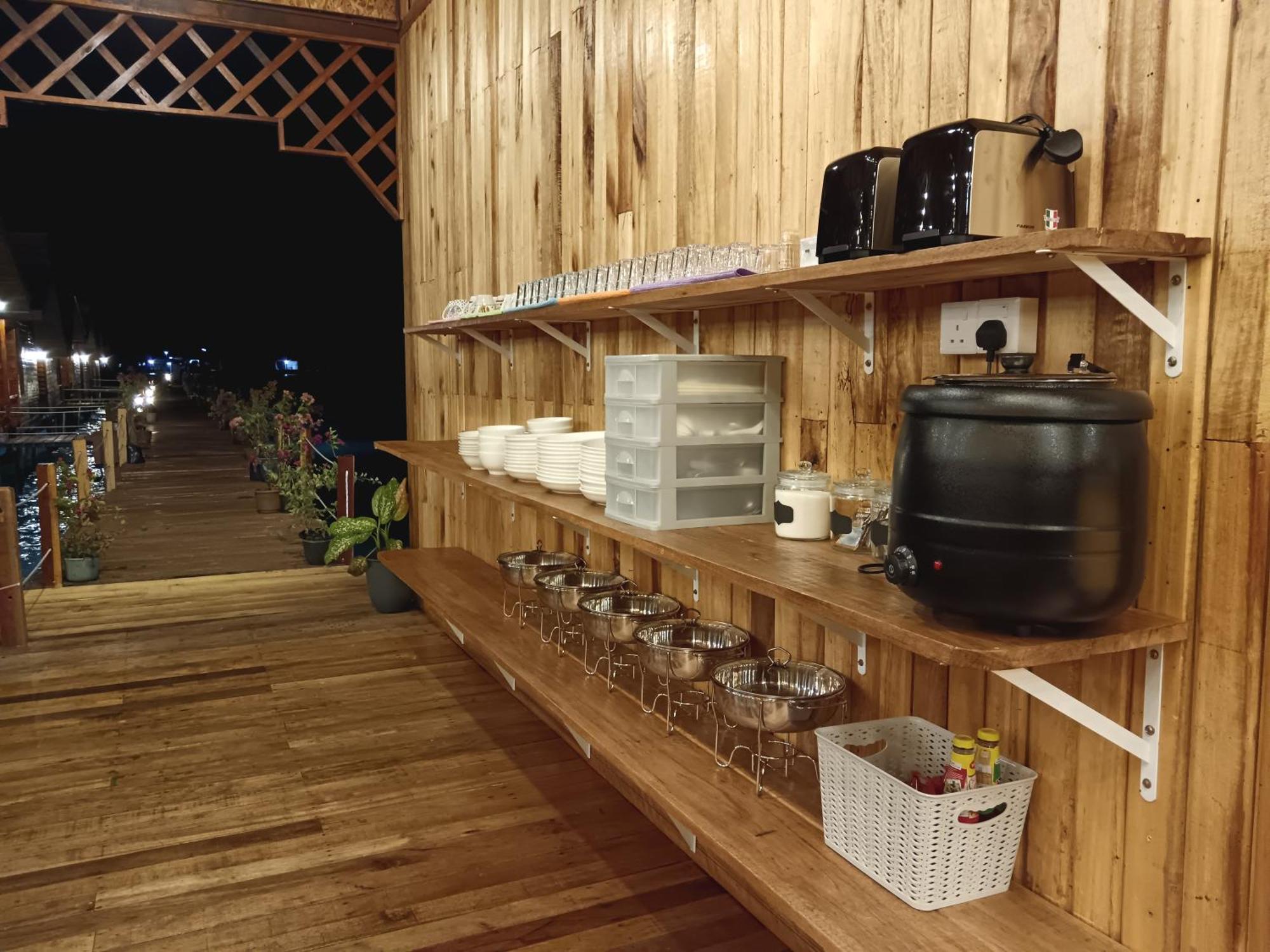 La Water House Semporna Bed & Breakfast Bagian luar foto